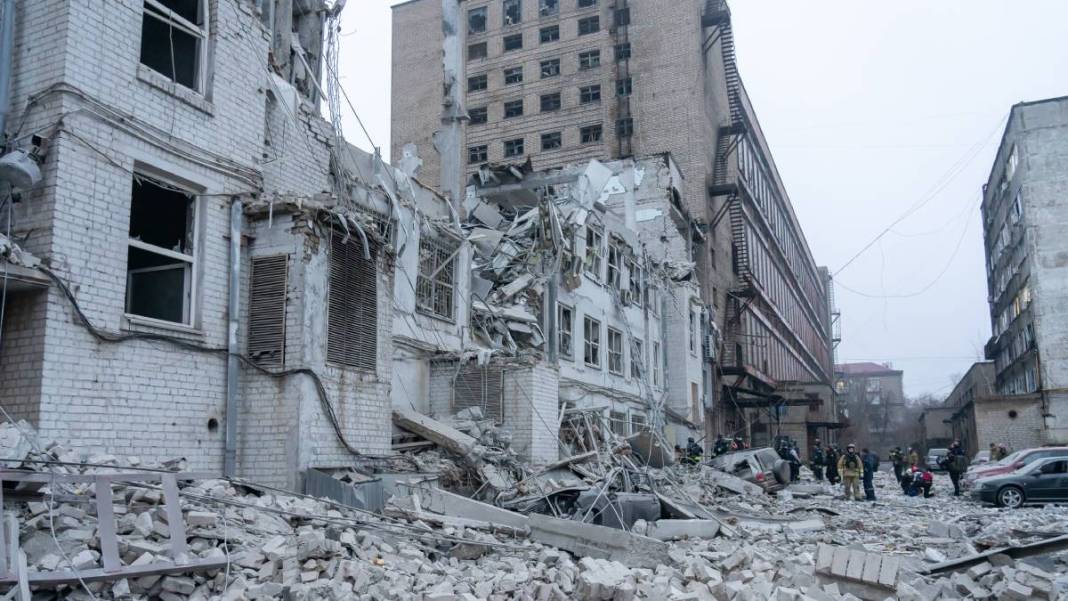 Rusya'dan Zaporijya'ya hava saldırısı! 4 ölü, 20 yaralı var 9